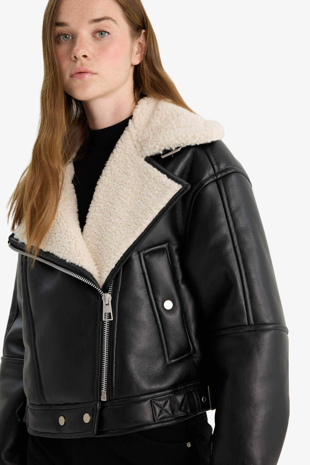 Oversize, loose-fitting faux leather jacket with faux fur lining and zipper closure.