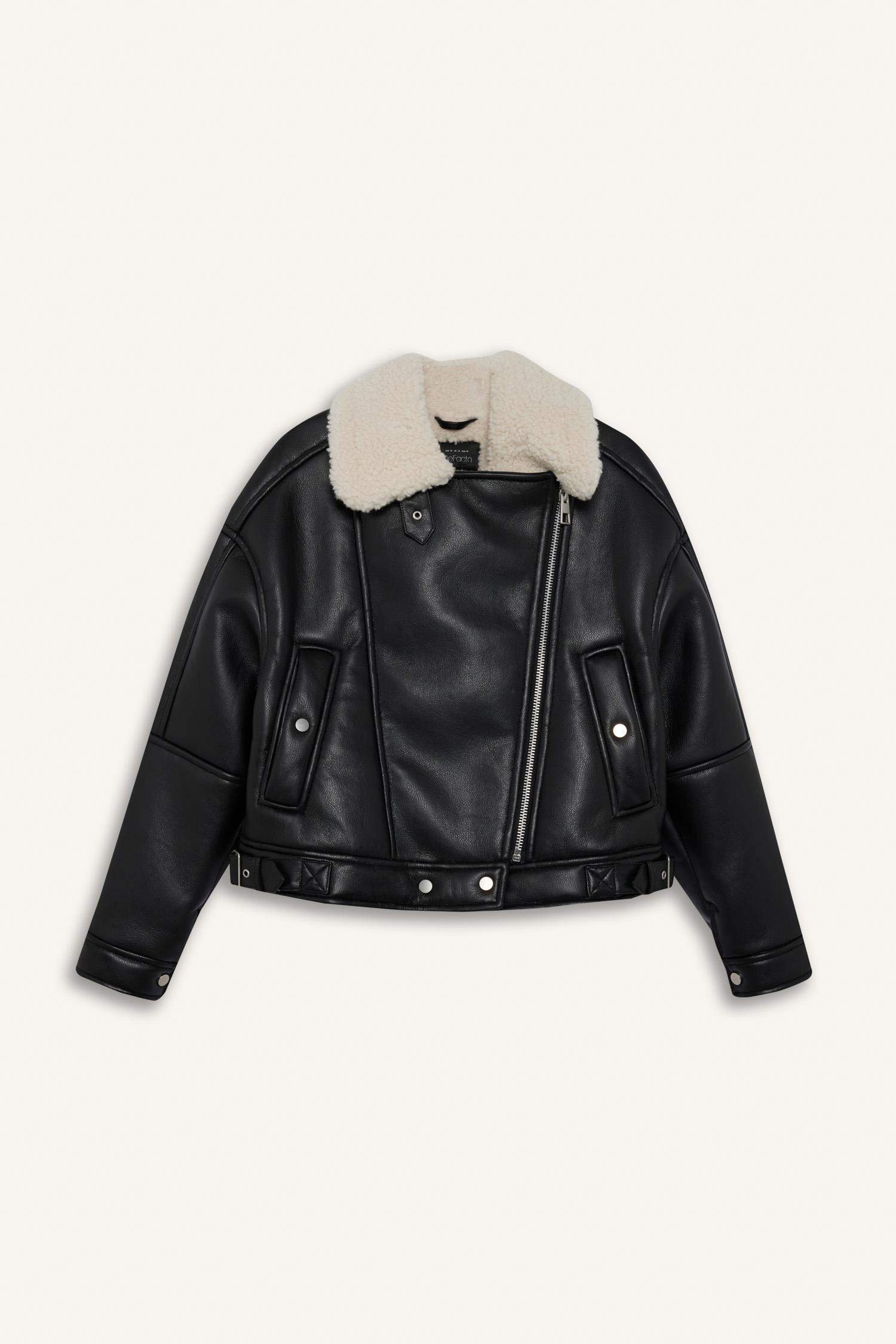 Oversize, loose-fitting faux leather jacket with faux fur lining and zipper closure.