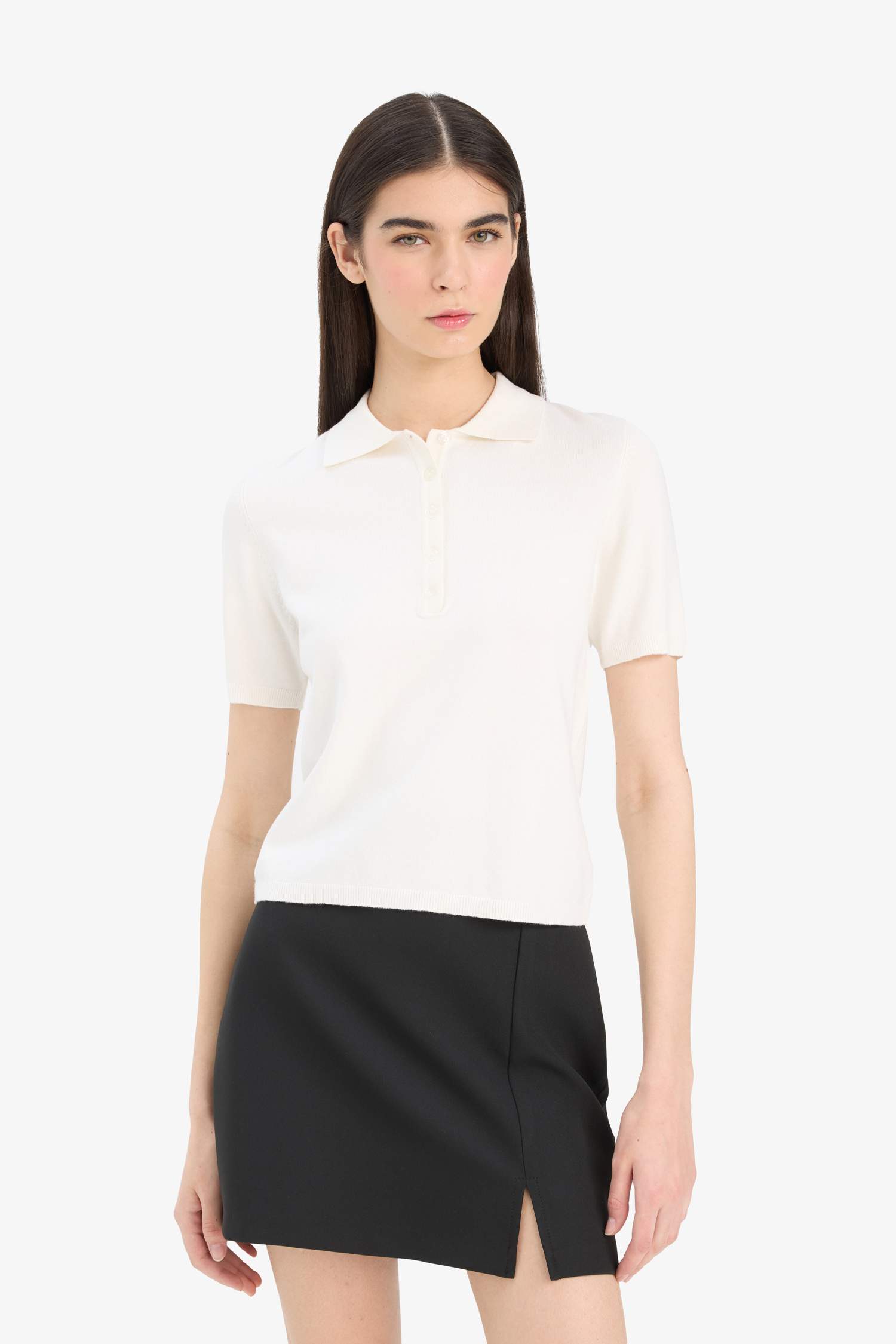 Fitted knit sweater with a polo collar