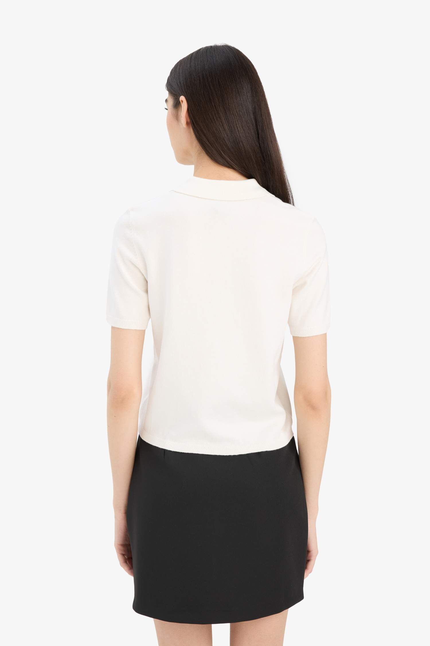 Fitted knit sweater with a polo collar