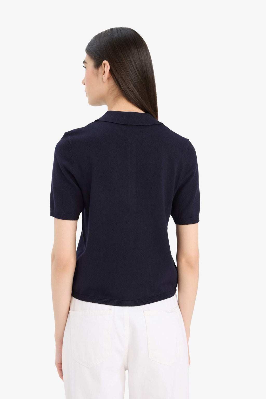 Fitted knit sweater with a polo collar