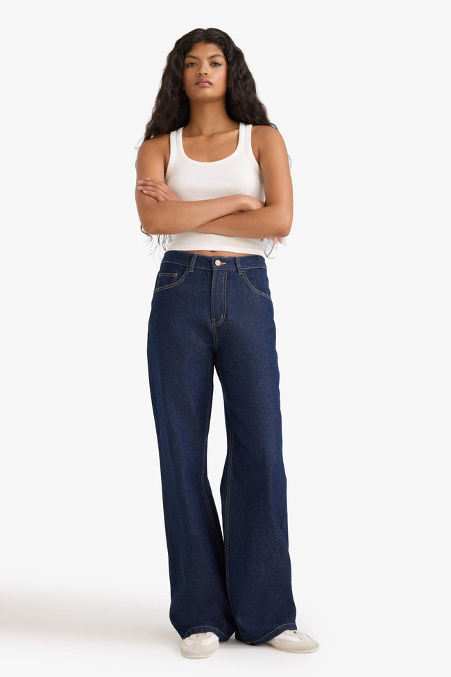 Straight Wide jeans with a high waist, straight and standard legs Main Image