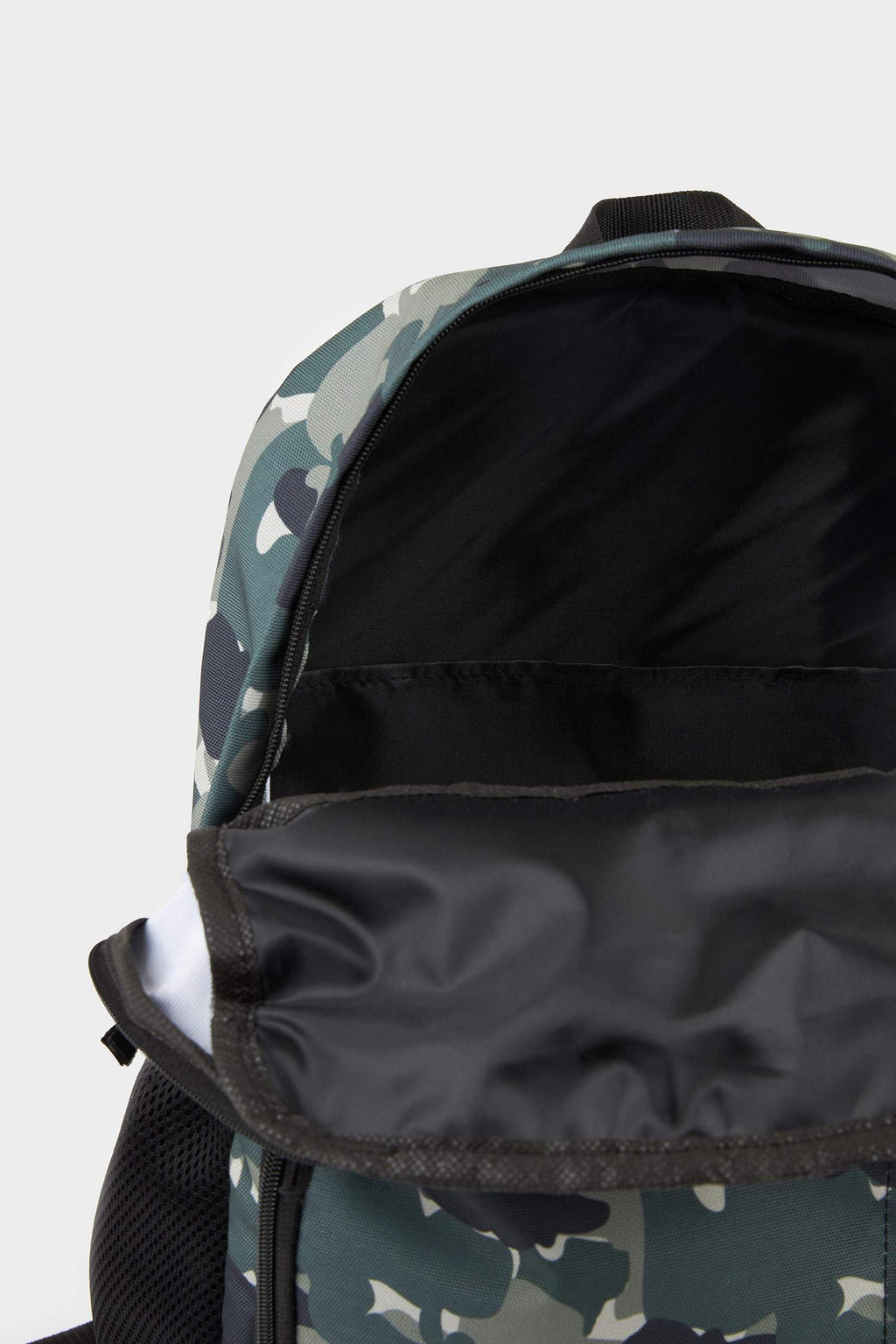 Men's Camouflage Patterned Backpack