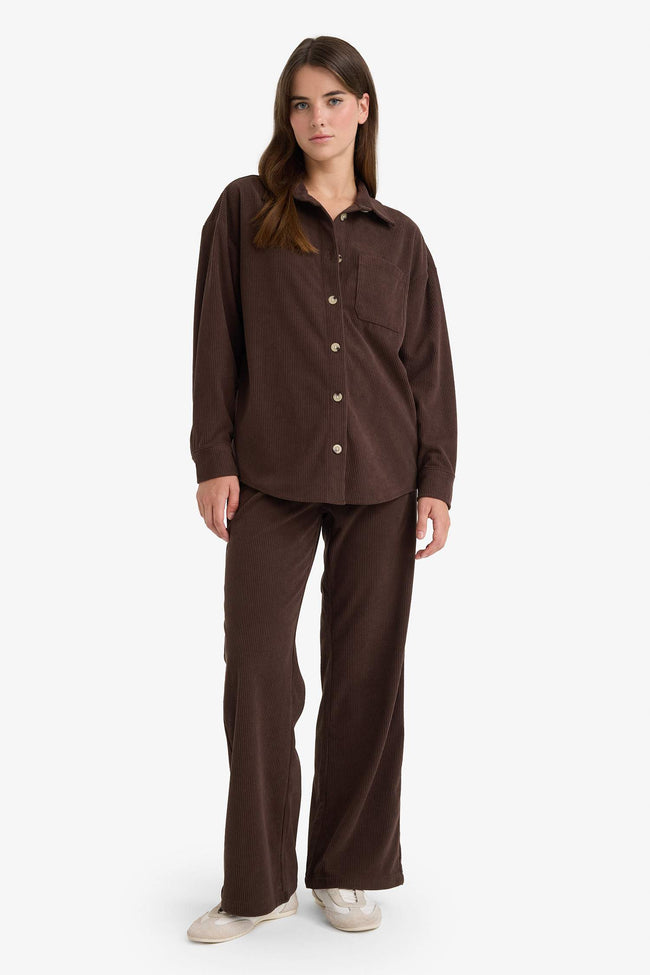 Loose corduroy shirt with a shirt collar and long sleeves Main Image