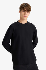 Boxy Fit Relaxed Cut Crew Neck Soft Fabric Basic Plain Sweatshirt