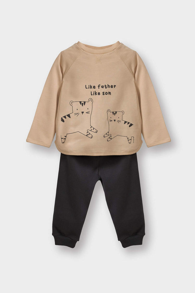 Baby Boy 2-Piece Set: Tiger Print Sweatshirt and Sweatpants Hover Image