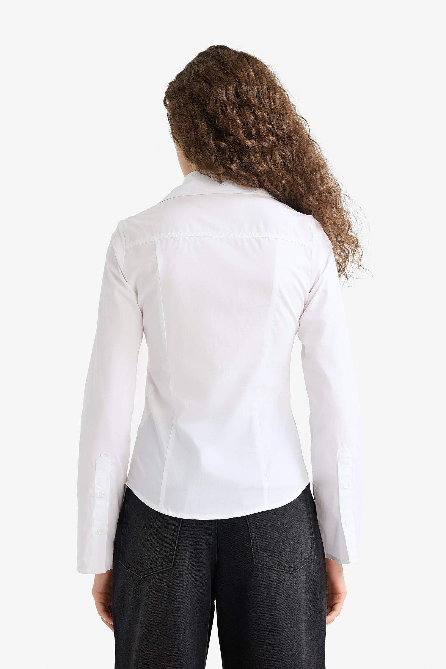 Fitted poplin shirt with shirt collar and long sleeves