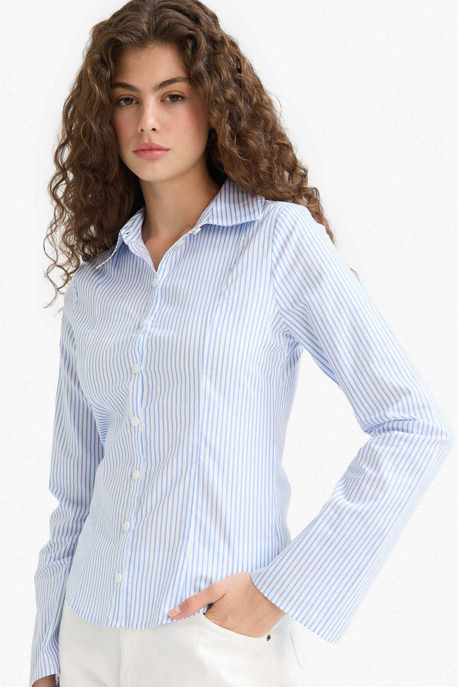 Fitted poplin shirt with shirt collar and long sleeves Hover Image