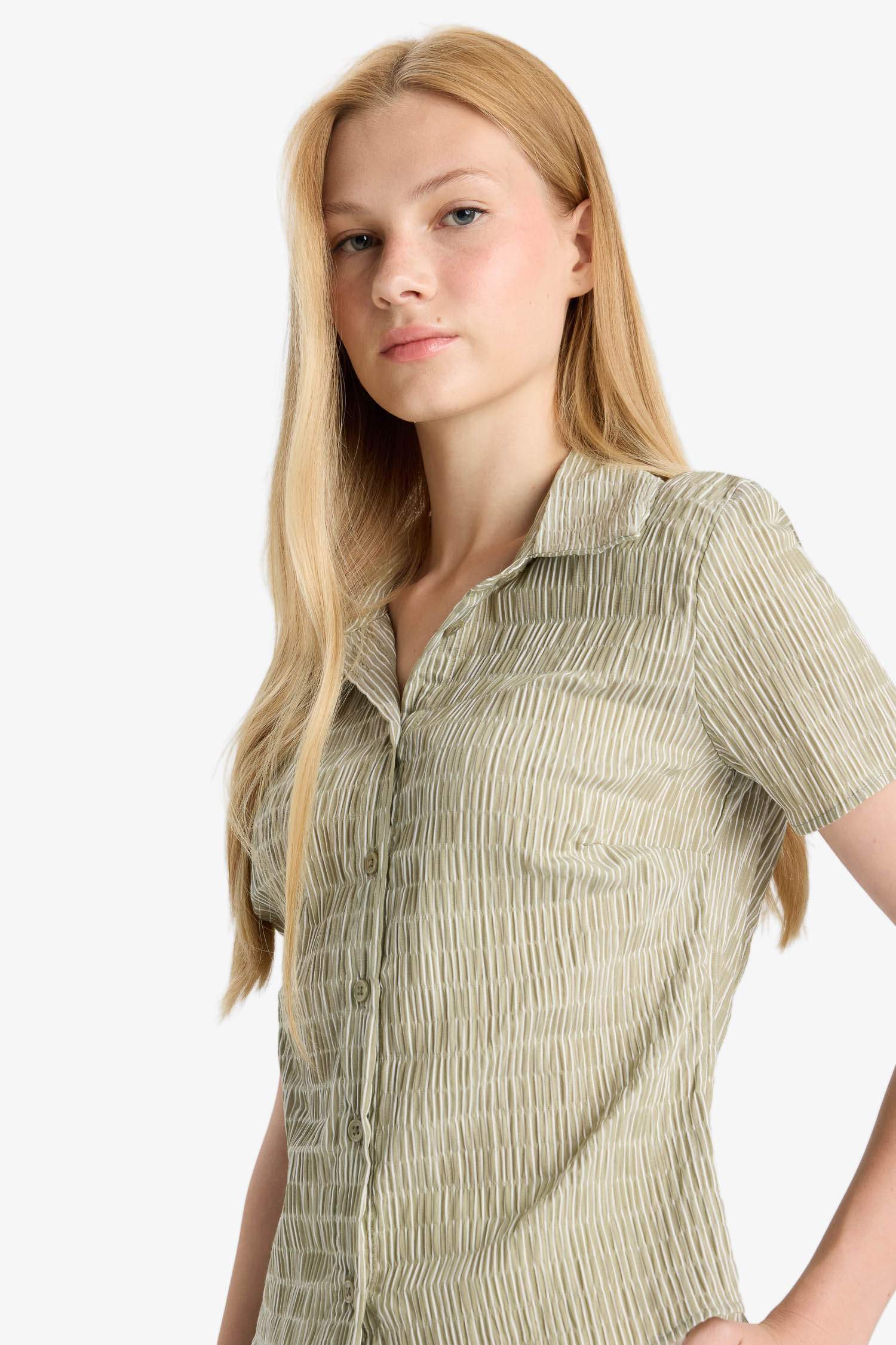 Cool Fitted Textured Short Sleeve Shirt