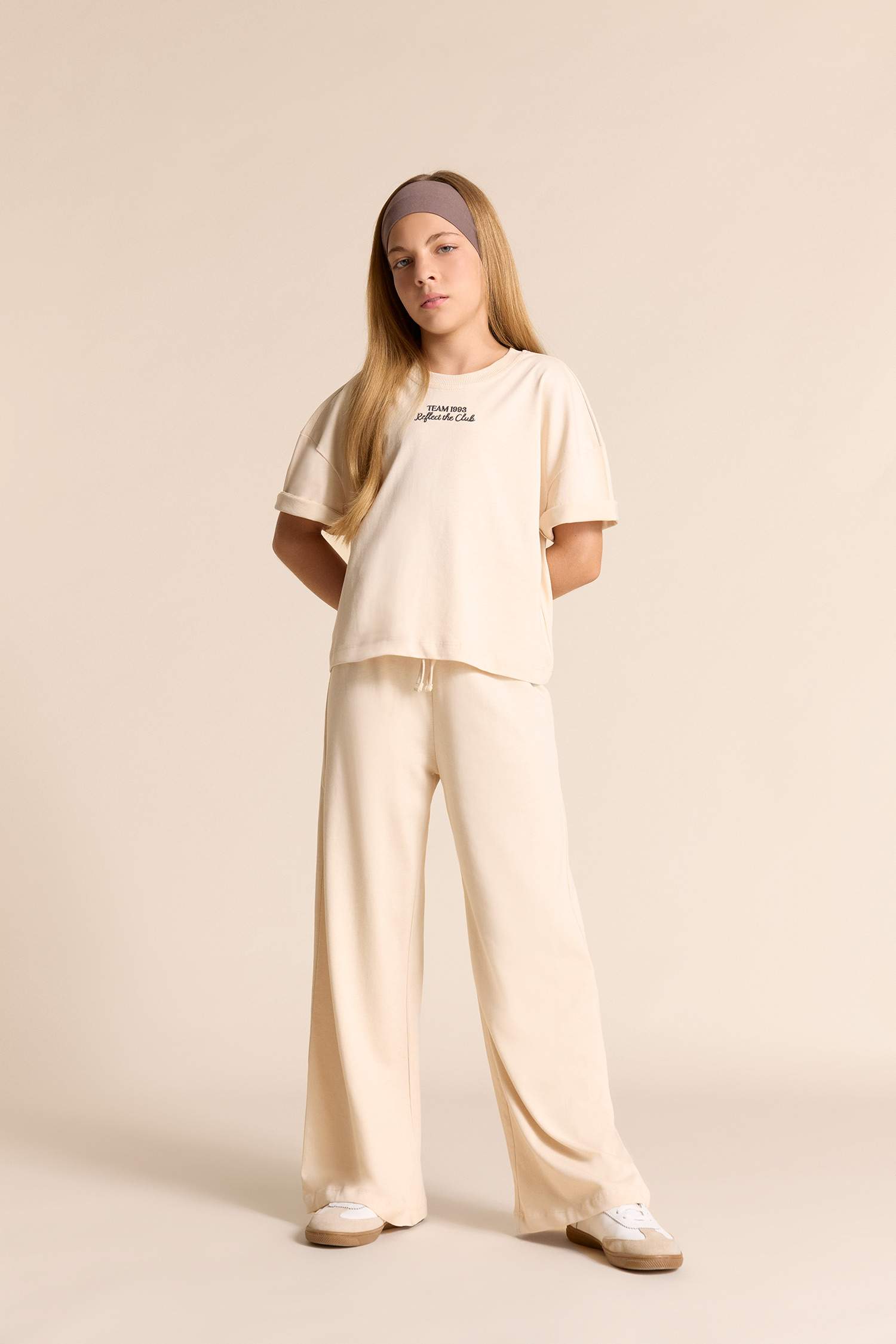 Girls Two-Piece Set: Short-Sleeved Printed T-shirt and Sweatpants