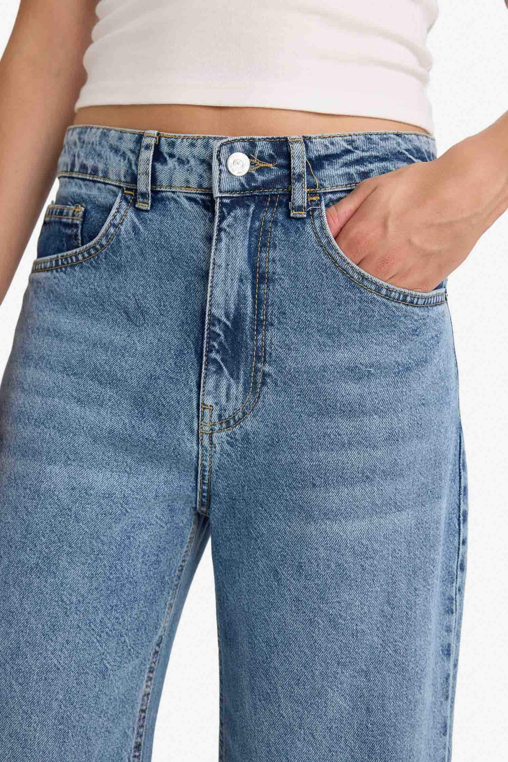 Barrel Fit Normal Waist Ankle Length Jean Washed Trousers