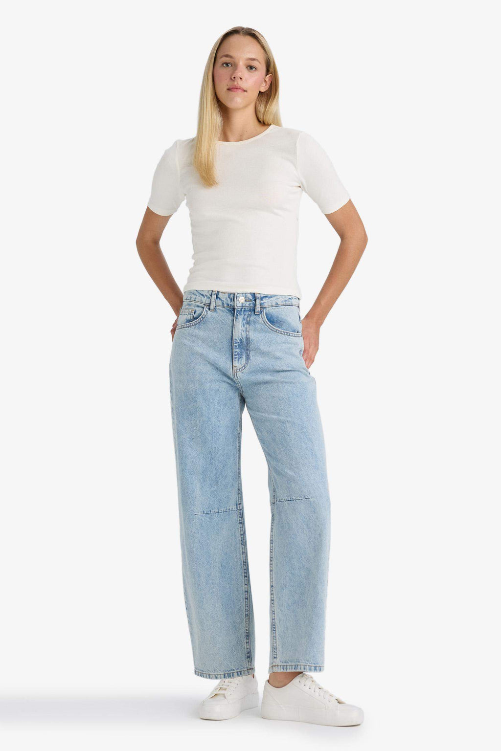 Barrel Fit Normal Waist Ankle Length Jean Washed Trousers