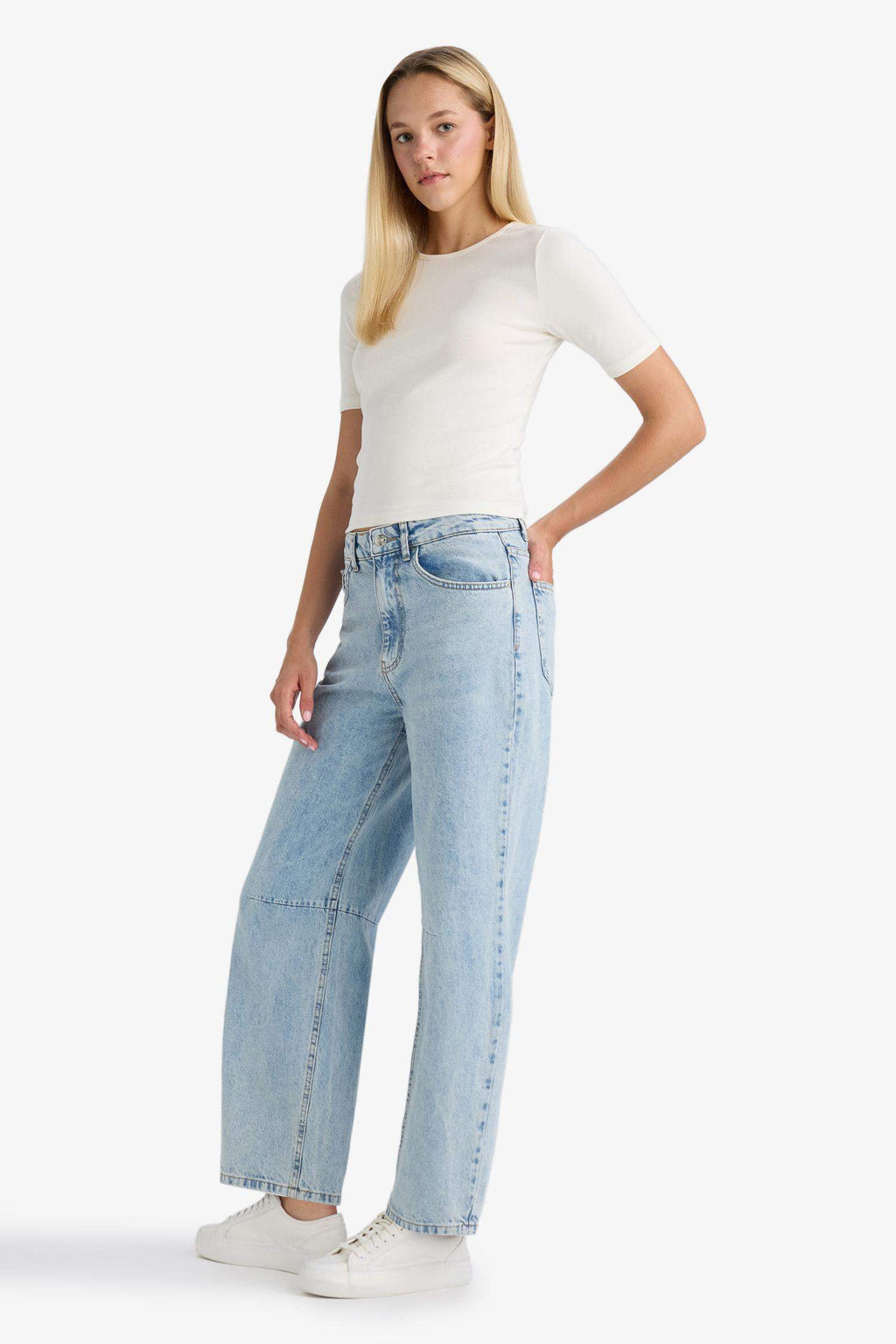Barrel Fit Normal Waist Ankle Length Jean Washed Trousers