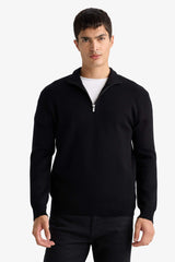Standard Fit Zip-Up Turtle Neck Knitwear Pullover