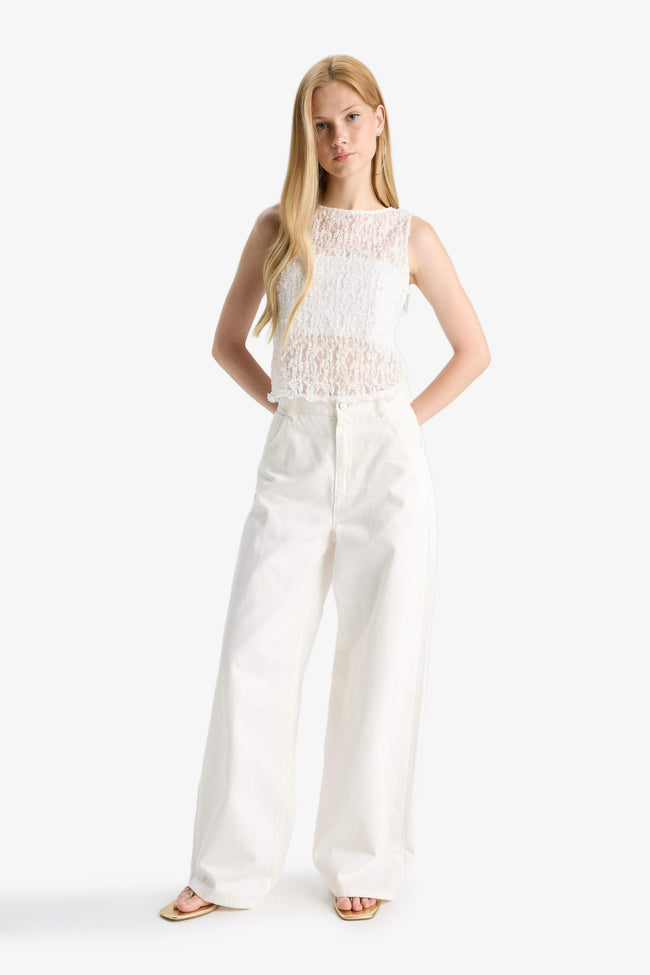 Fitted Crew Neck Sleeveless Lace Blouse Main Image