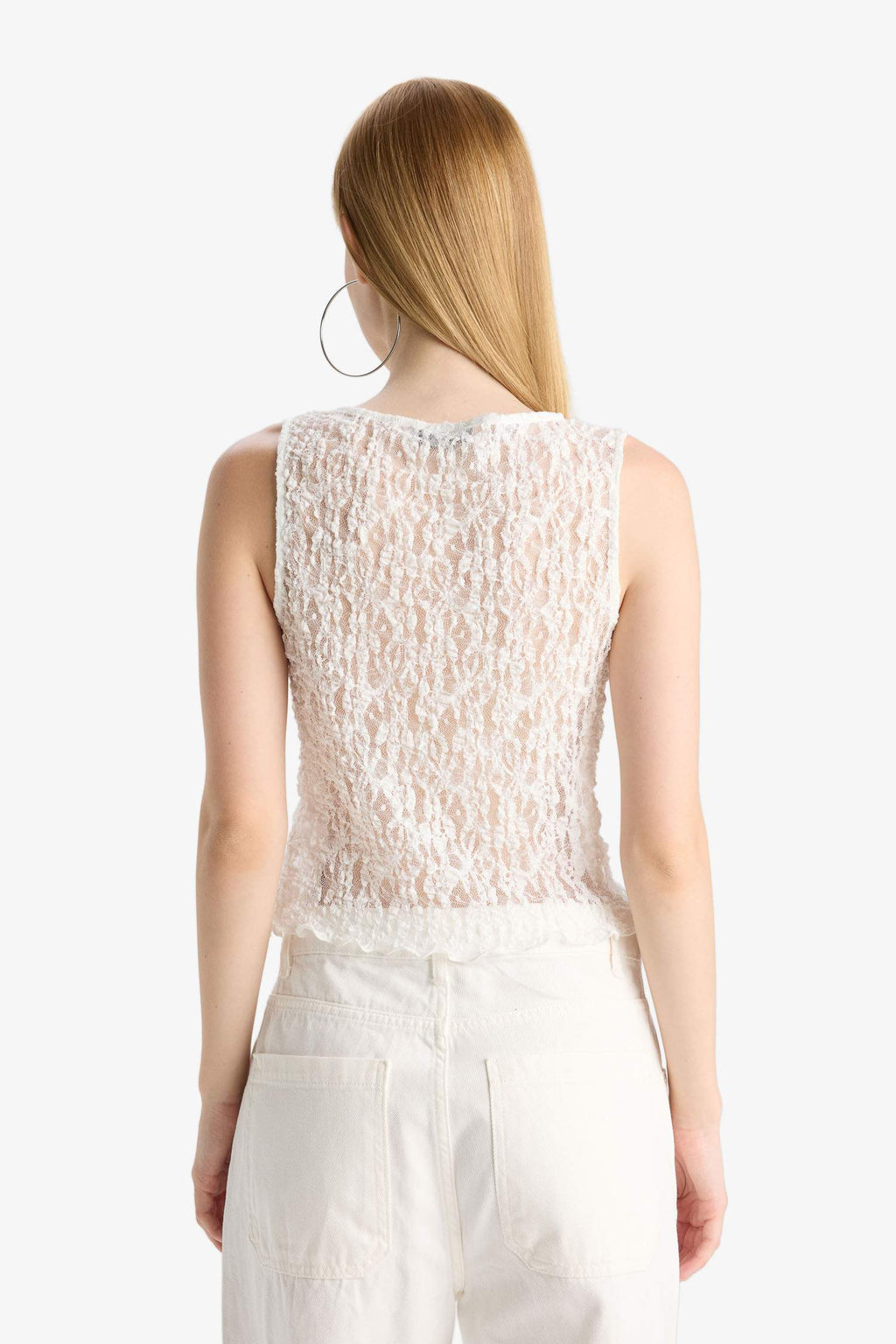 Fitted Crew Neck Sleeveless Lace Blouse