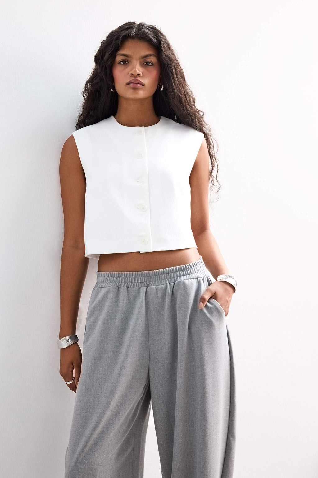 Cropped Fit Crew Neck Crepe Vest