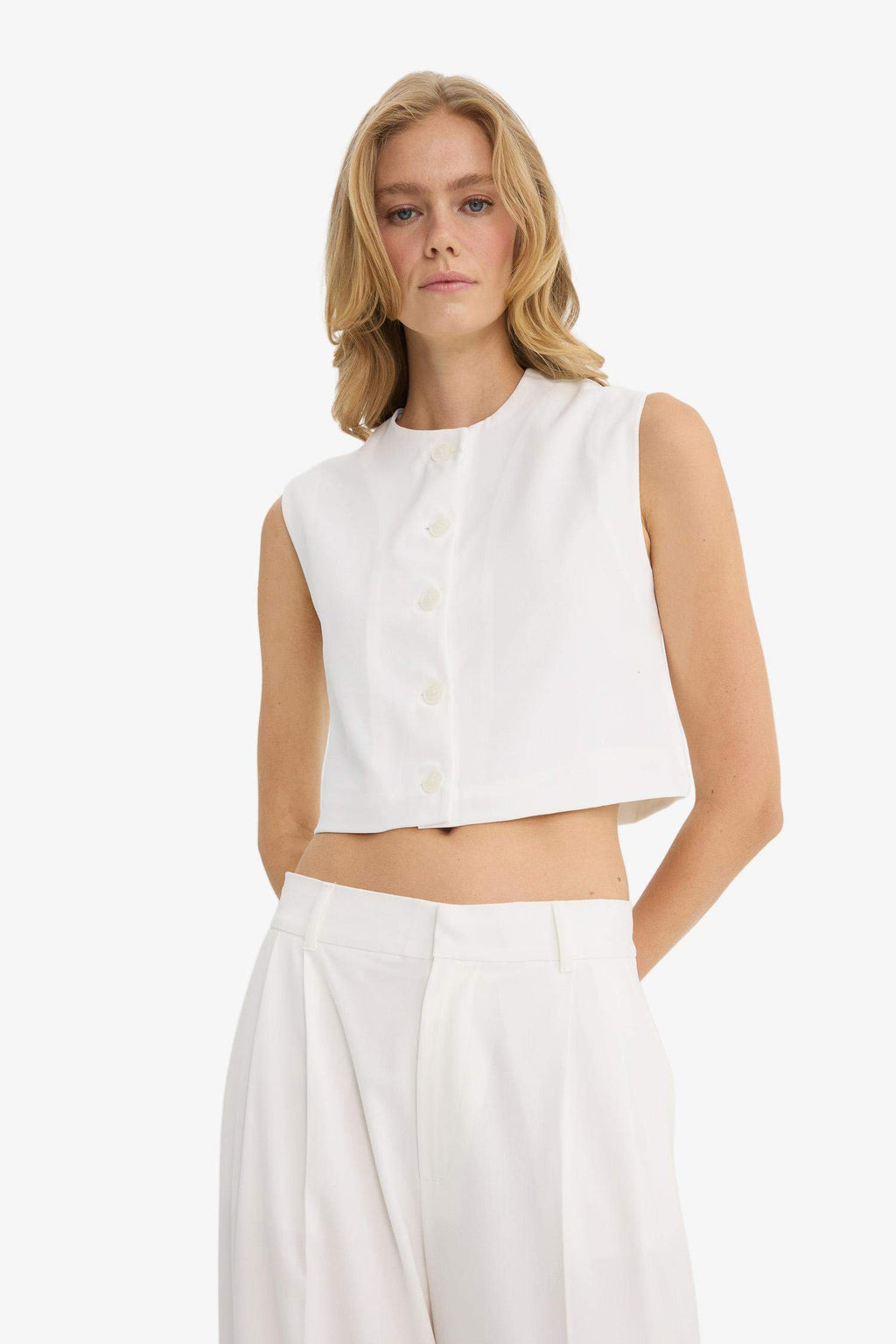 Cropped Fit Crew Neck Crepe Vest