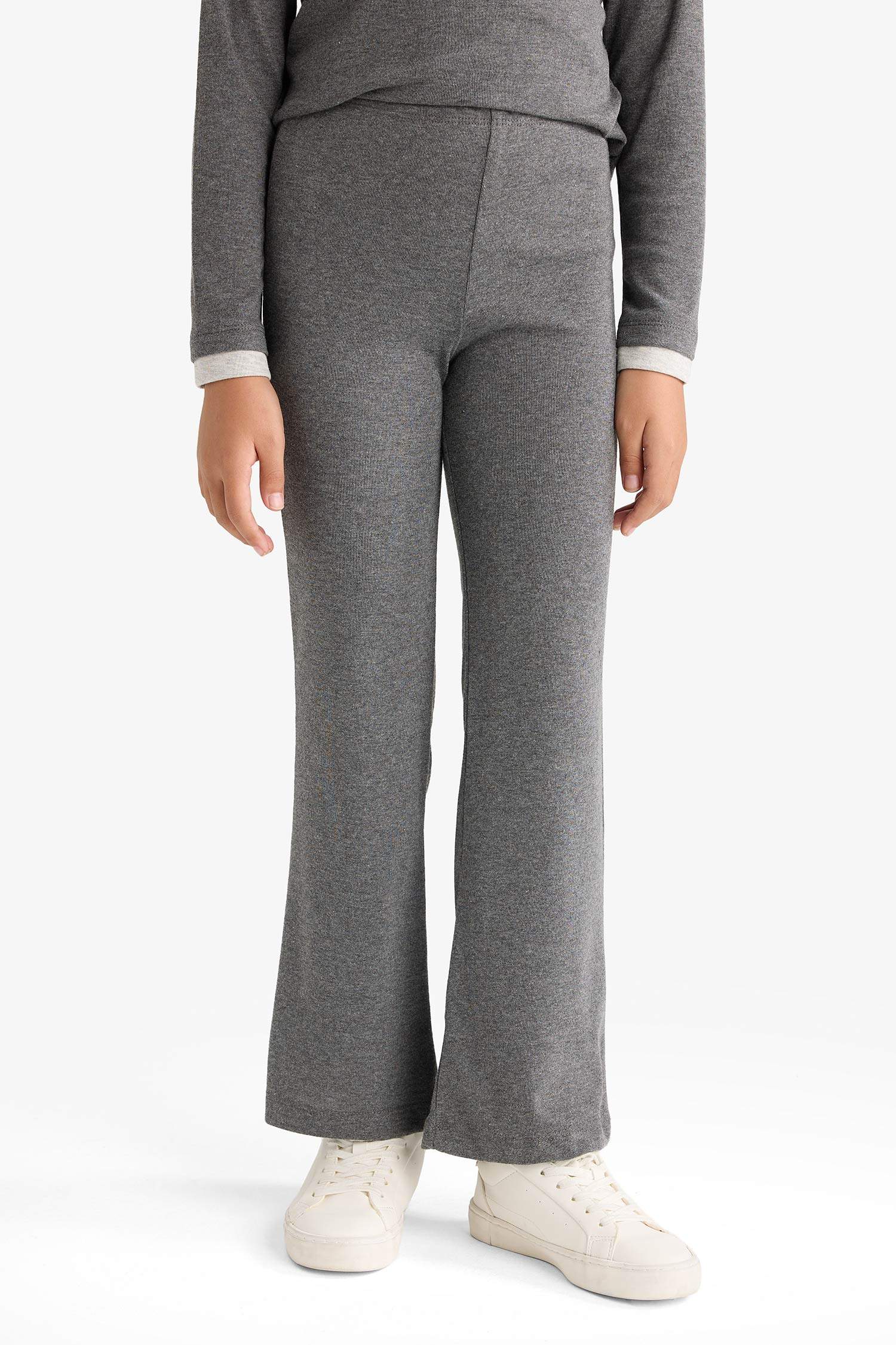 Girls Two-Piece Set: Printed Long-Sleeve T-shirt and Sweatpants