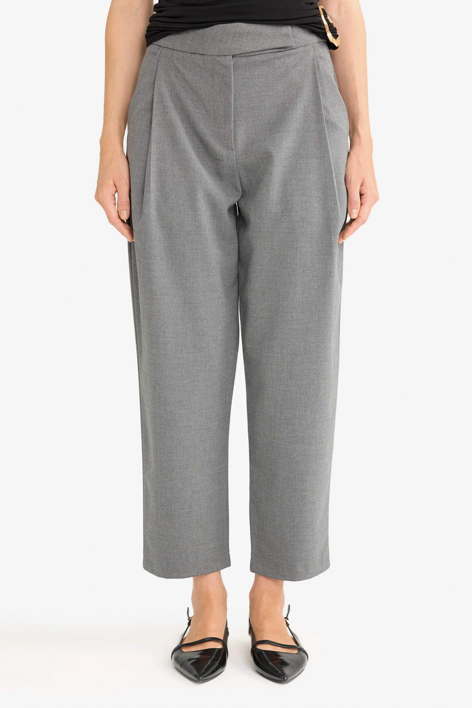 Barrel Fit Crop Ankle Length Trousers