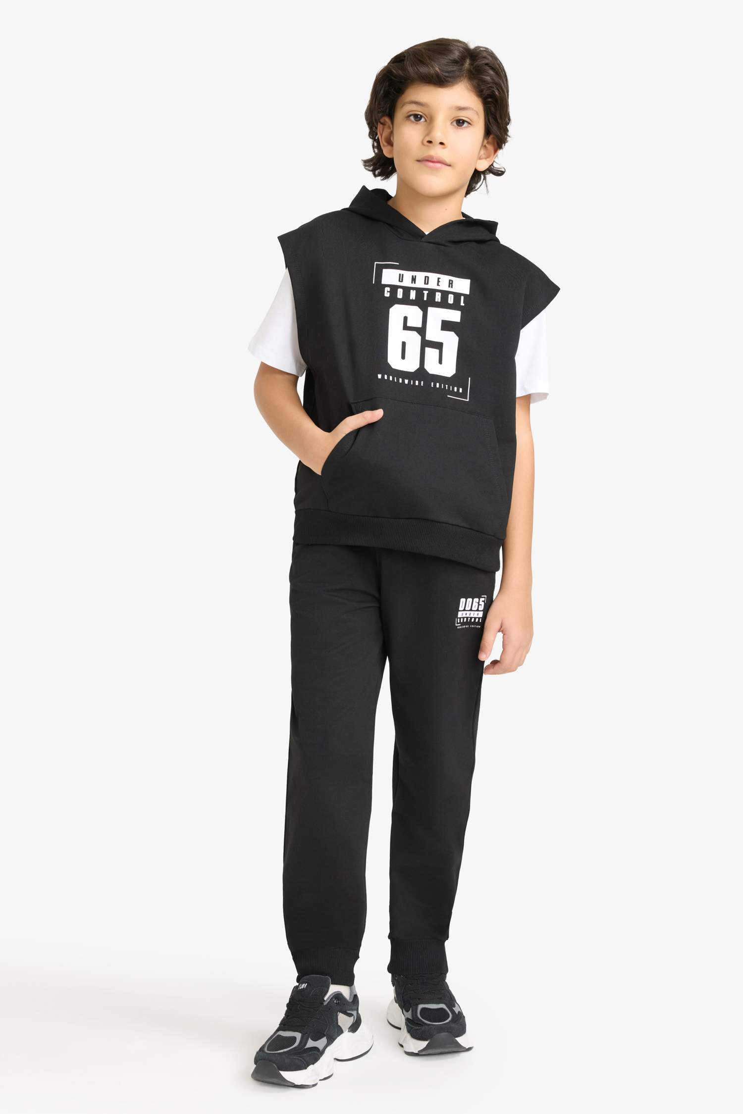 3-Piece Set: Short-Sleeved T-Shirt, Sweatshirt, And Sweatpants For Boys