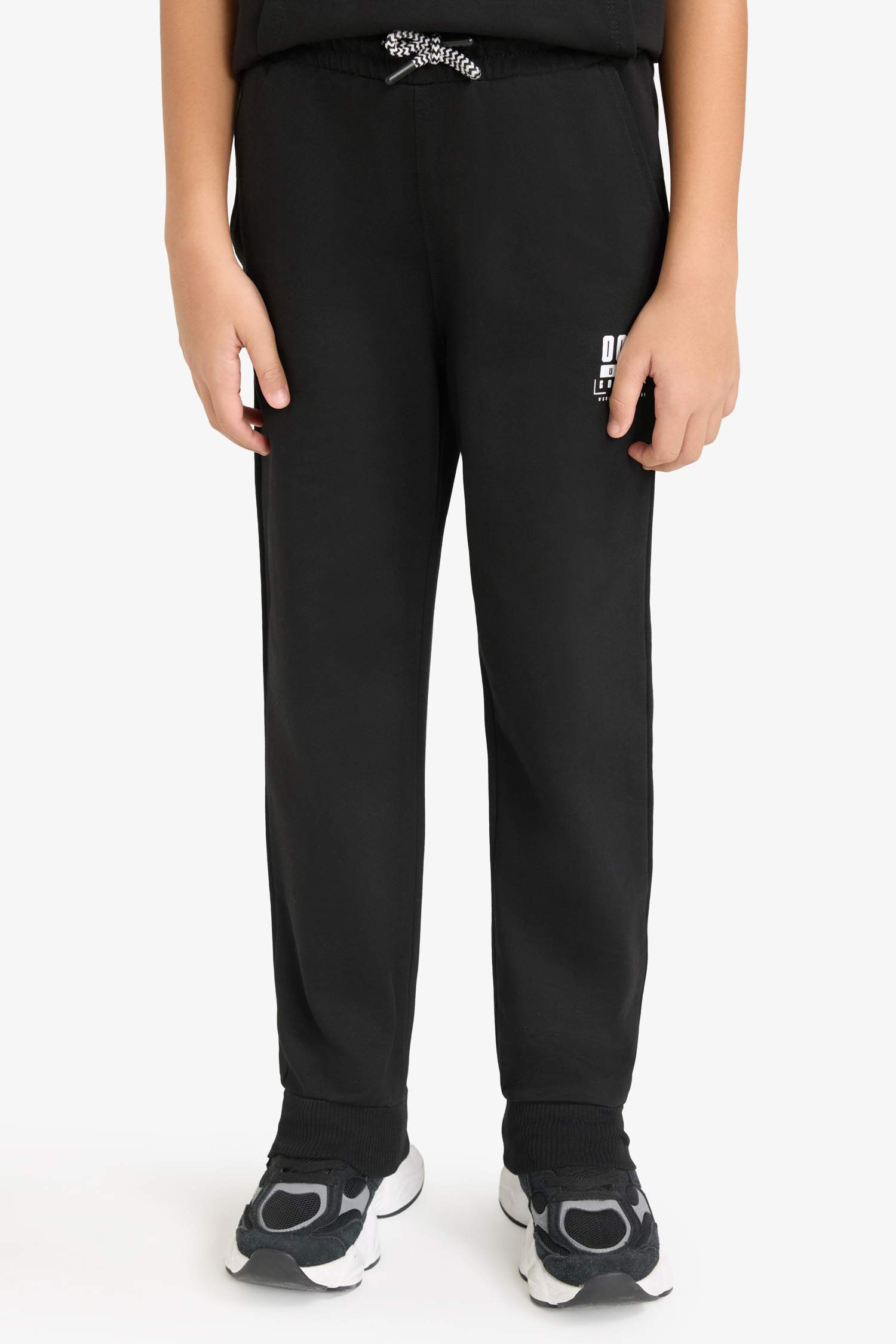 3-Piece Set: Short-Sleeved T-Shirt, Sweatshirt, And Sweatpants For Boys