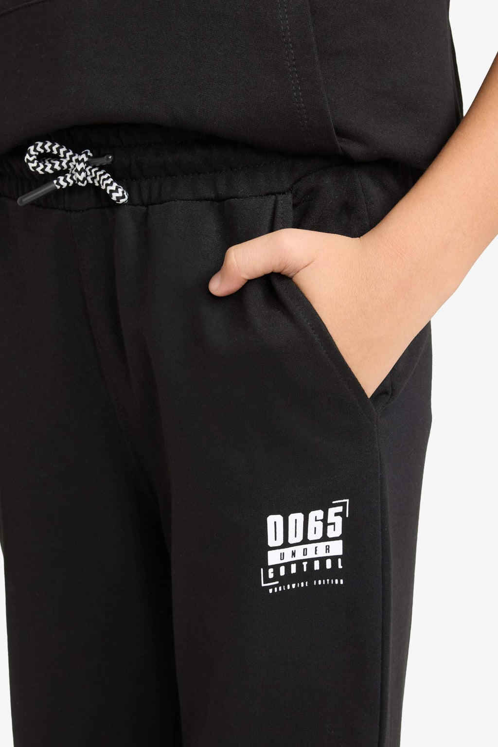 3-Piece Set: Short-Sleeved T-Shirt, Sweatshirt, And Sweatpants For Boys