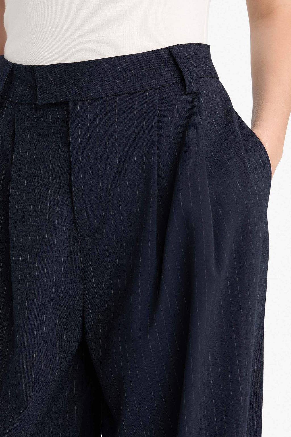 Barrel Fit Half-Zip Ankle Length Pants