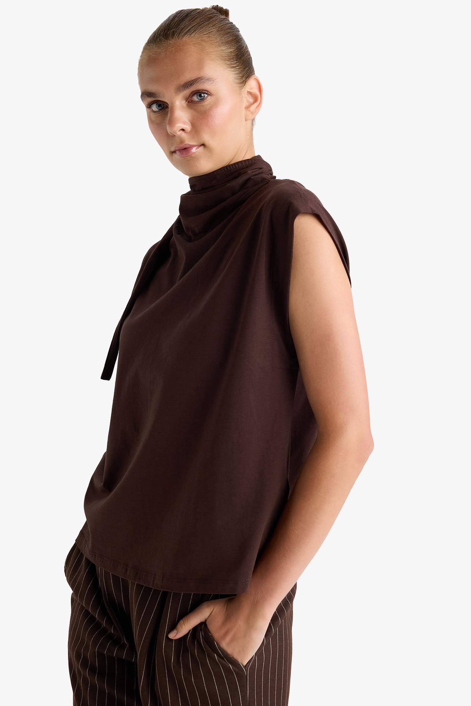 Slim Fit Narrow Cut Half Turtleneck Blouse