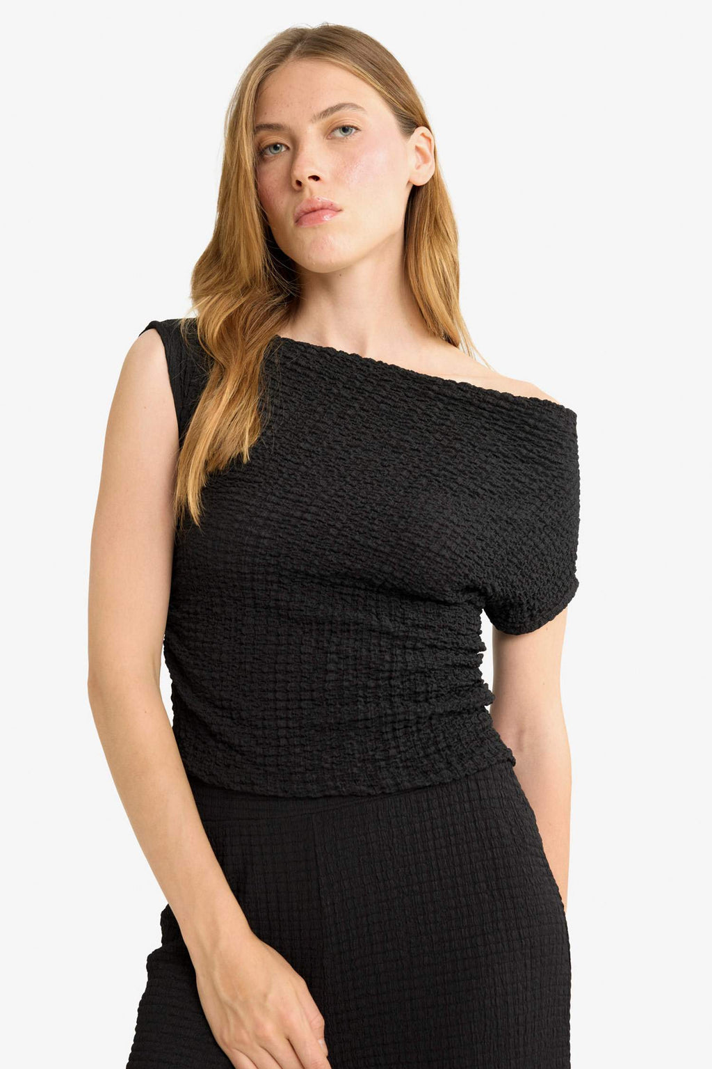 Slim Fit Narrow Cut One-Shoulder Crinkle Blouse