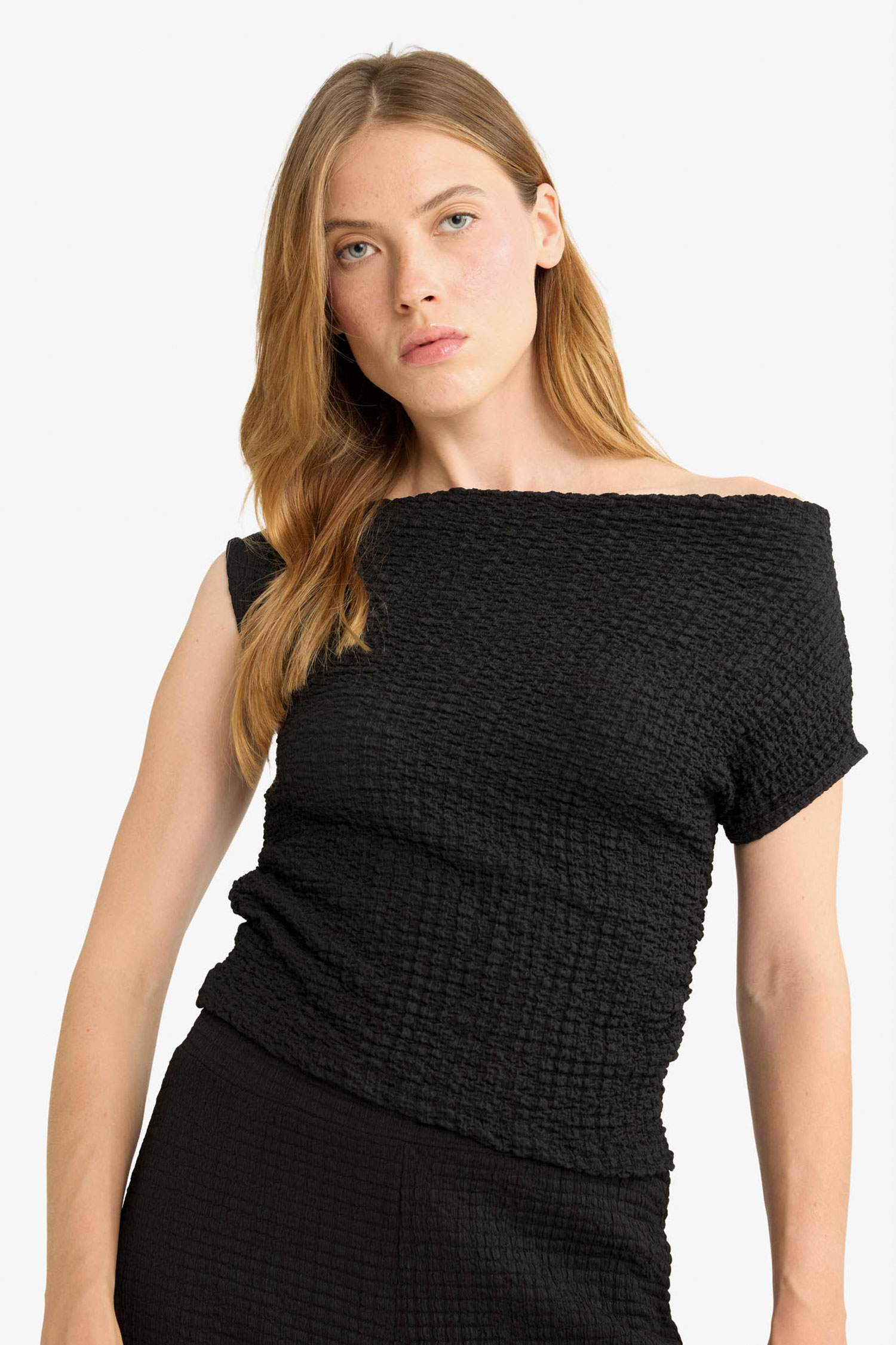 Slim Fit Narrow Cut One-Shoulder Crinkle Blouse