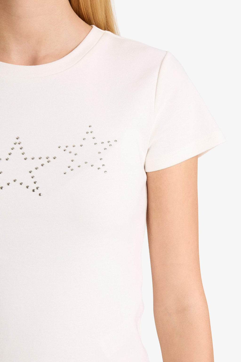 تيشيرت نص كم ريبانا بطبعة نجم مخصر