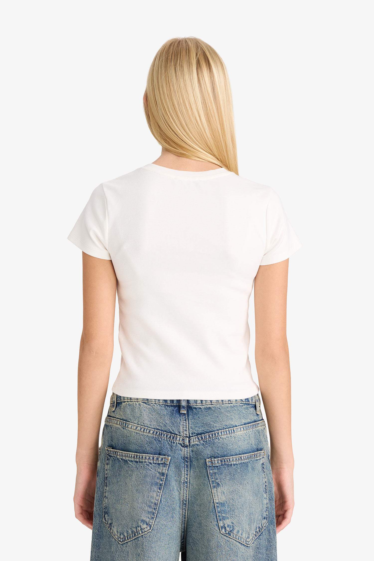 تيشيرت نص كم ريبانا بطبعة نجم مخصر