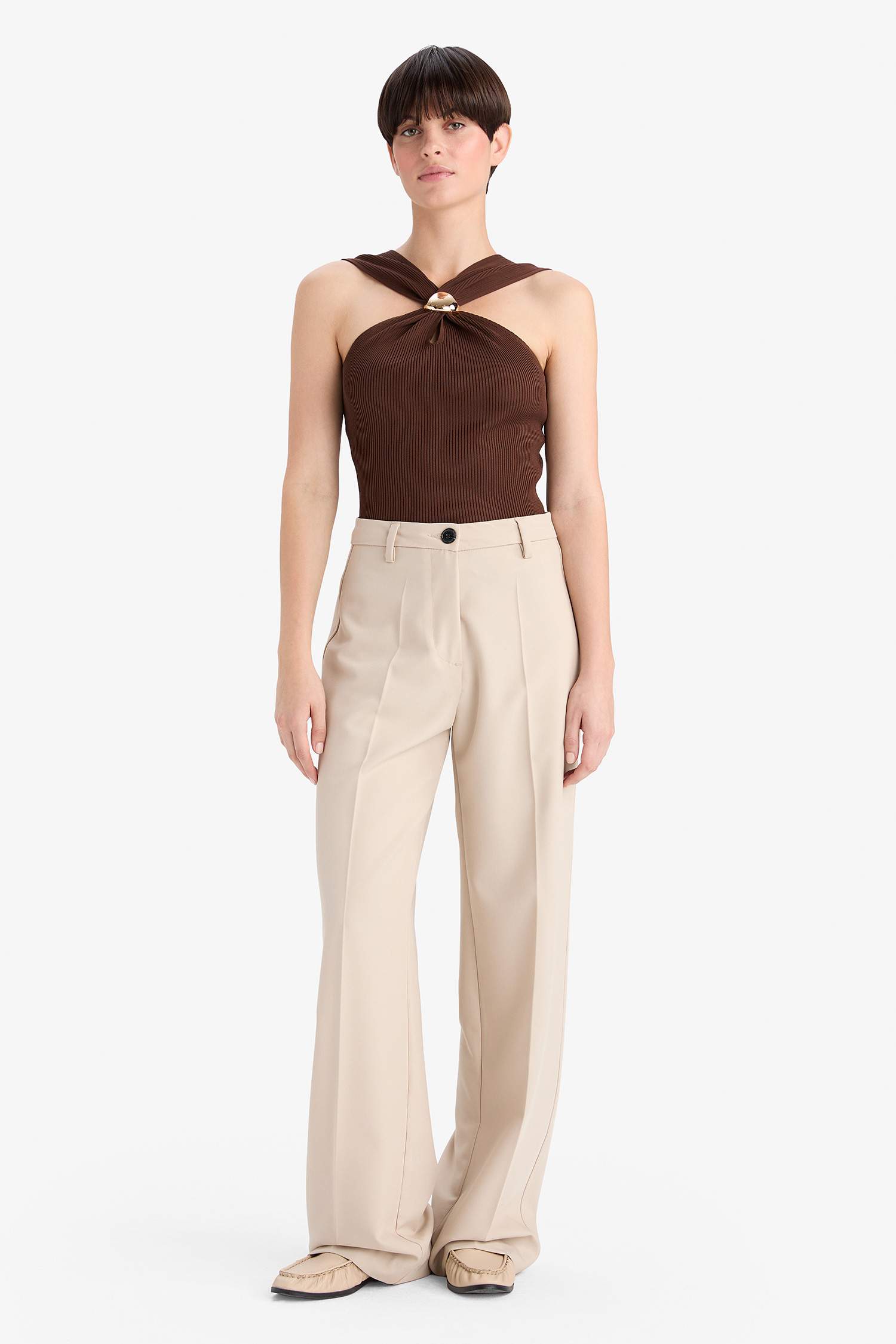 Fitted Ribbed Sleeveless Blouse with Buckle Detail