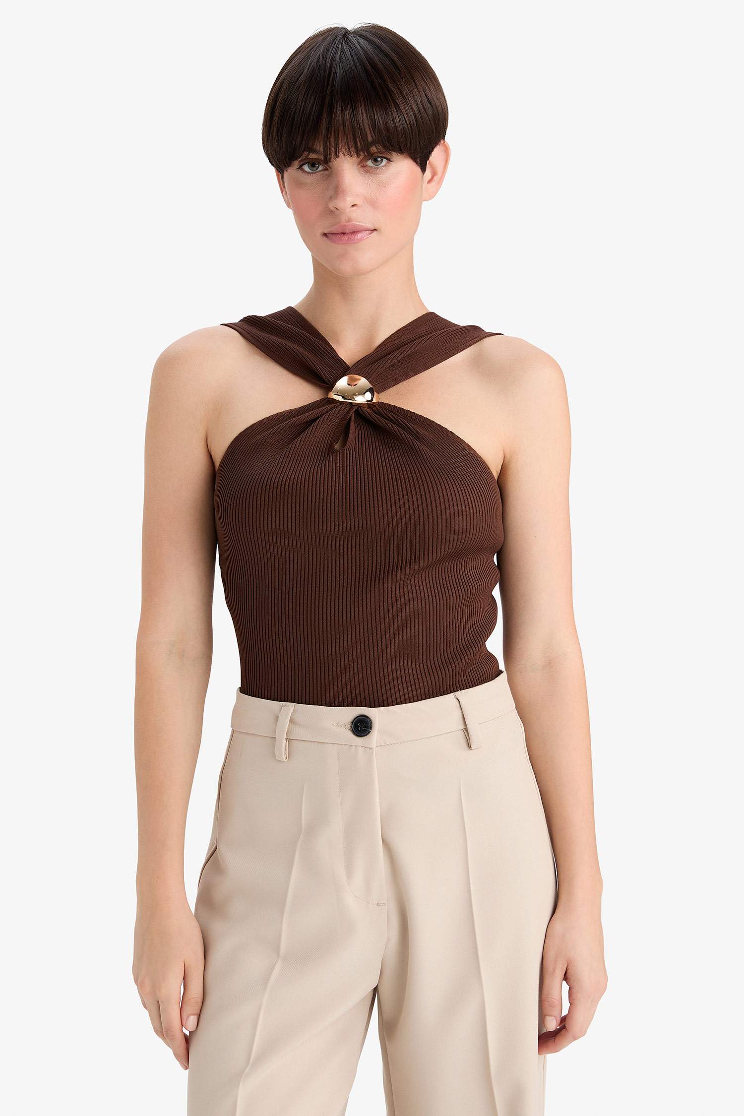 Fitted Ribbed Sleeveless Blouse with Buckle Detail