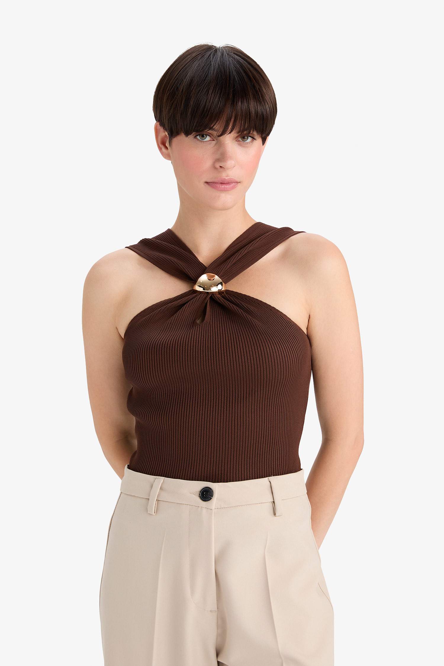Fitted Ribbed Sleeveless Blouse with Buckle Detail