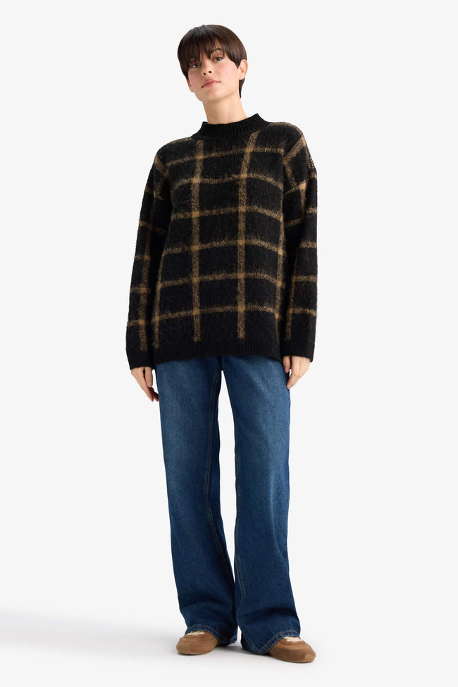 Oversize Loose Fit Half Turtleneck Plaid Knit Sweater Main Image