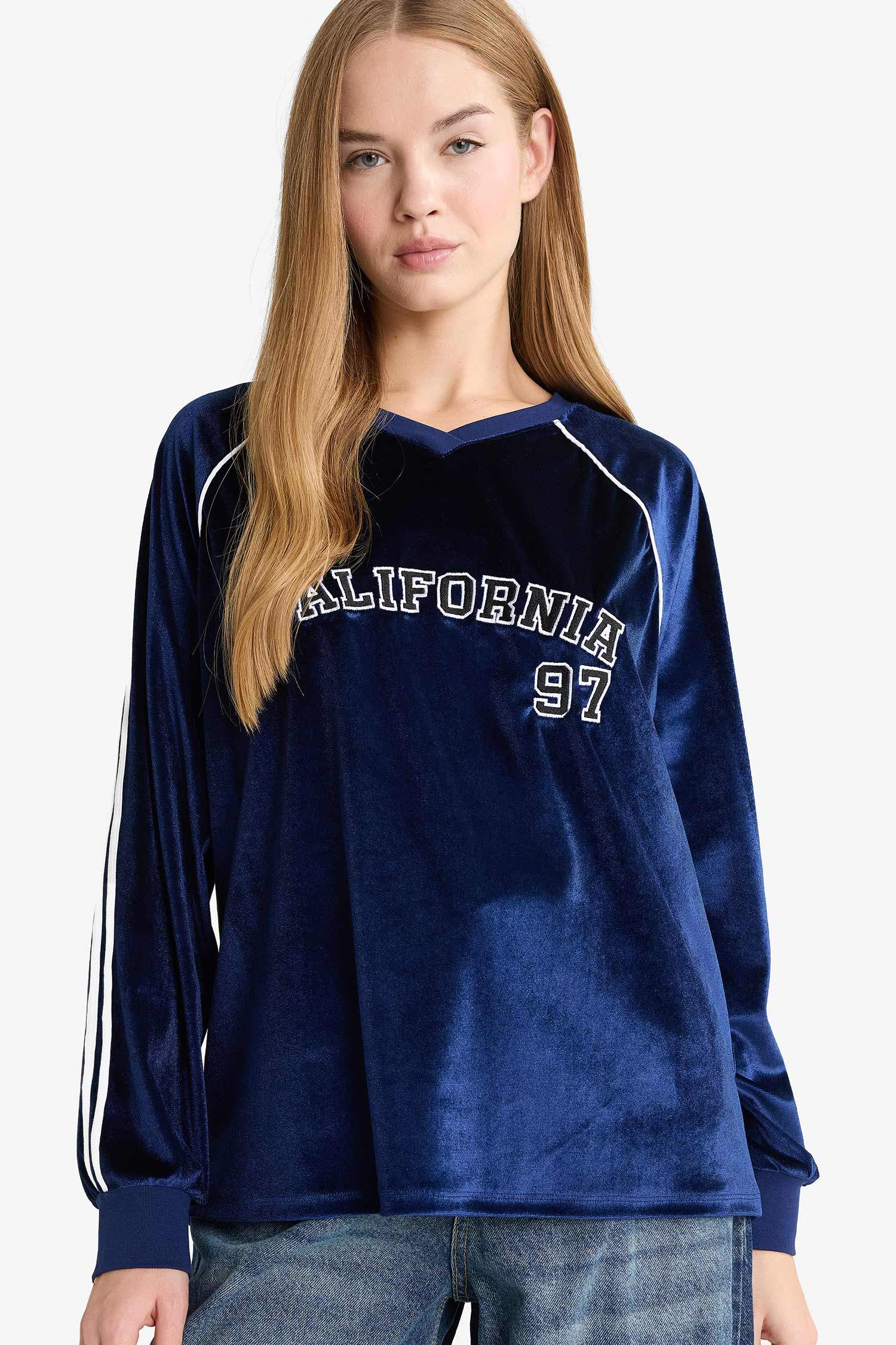 Oversize Wide Fit V-Neck Printed Velvet Sweatshirt