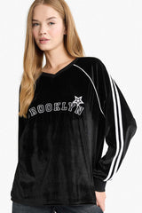 Oversize Wide Fit V-Neck Printed Velvet Sweatshirt