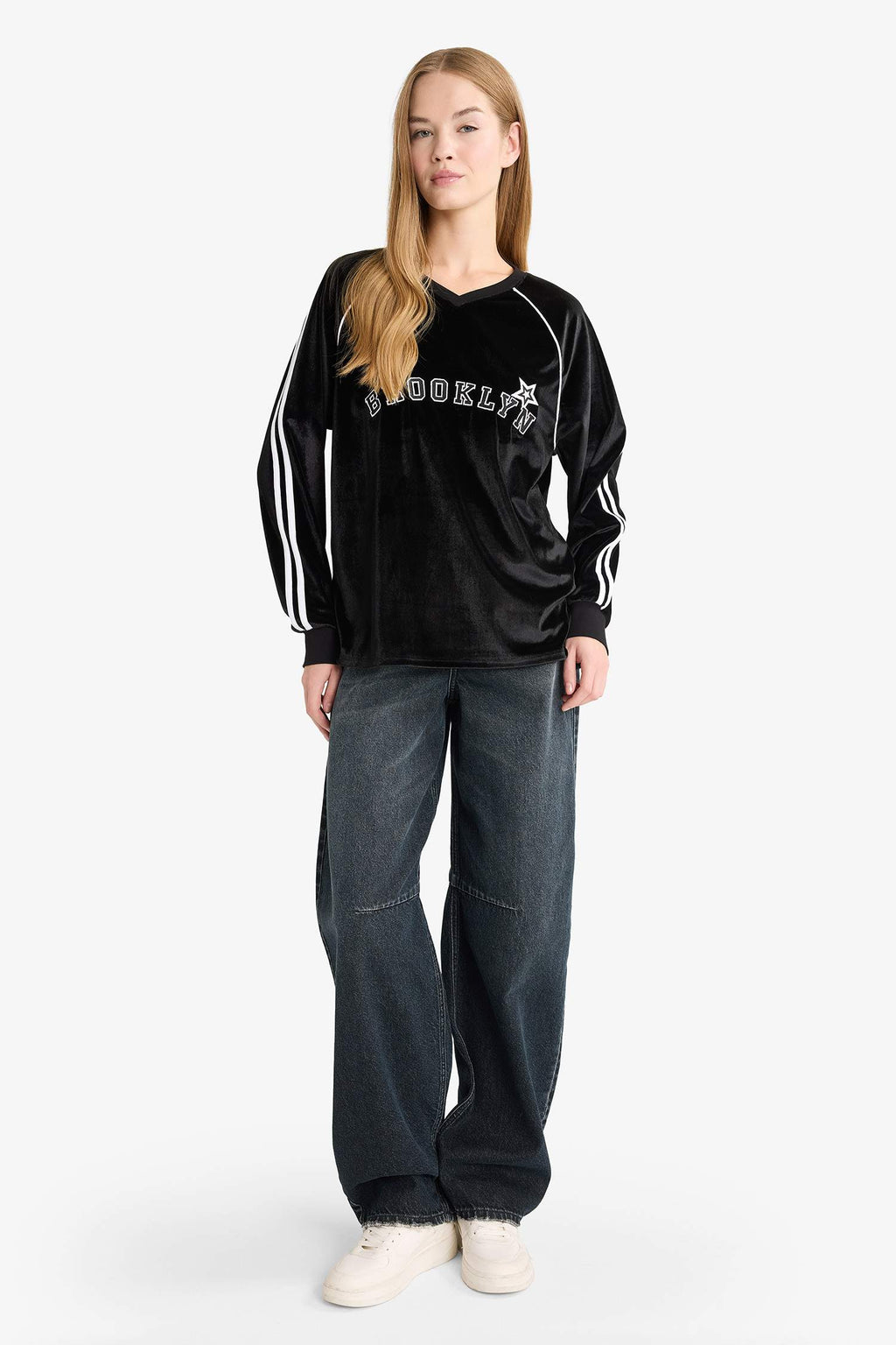 Oversize Wide Fit V-Neck Printed Velvet Sweatshirt