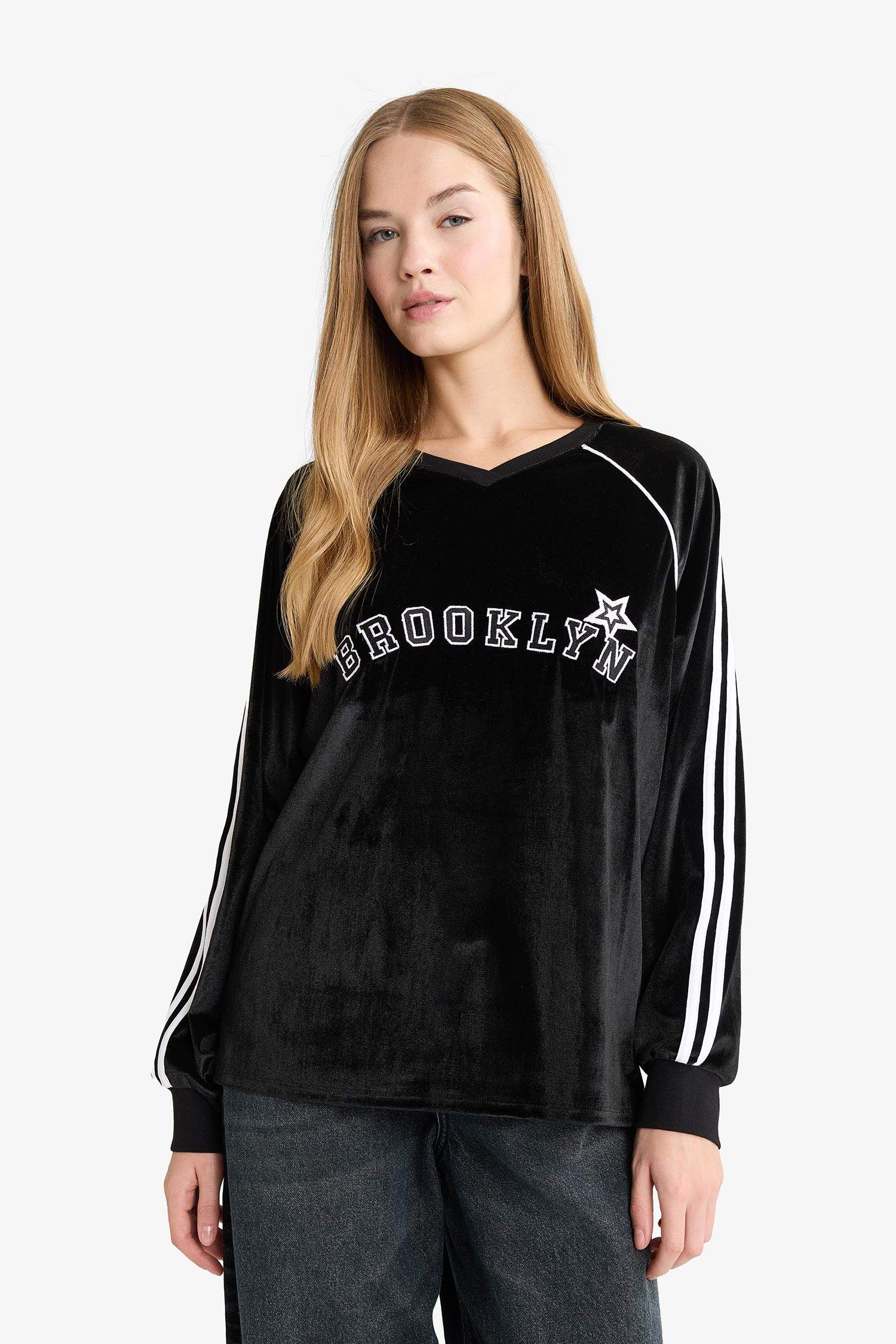 Oversize Wide Fit V-Neck Printed Velvet Sweatshirt