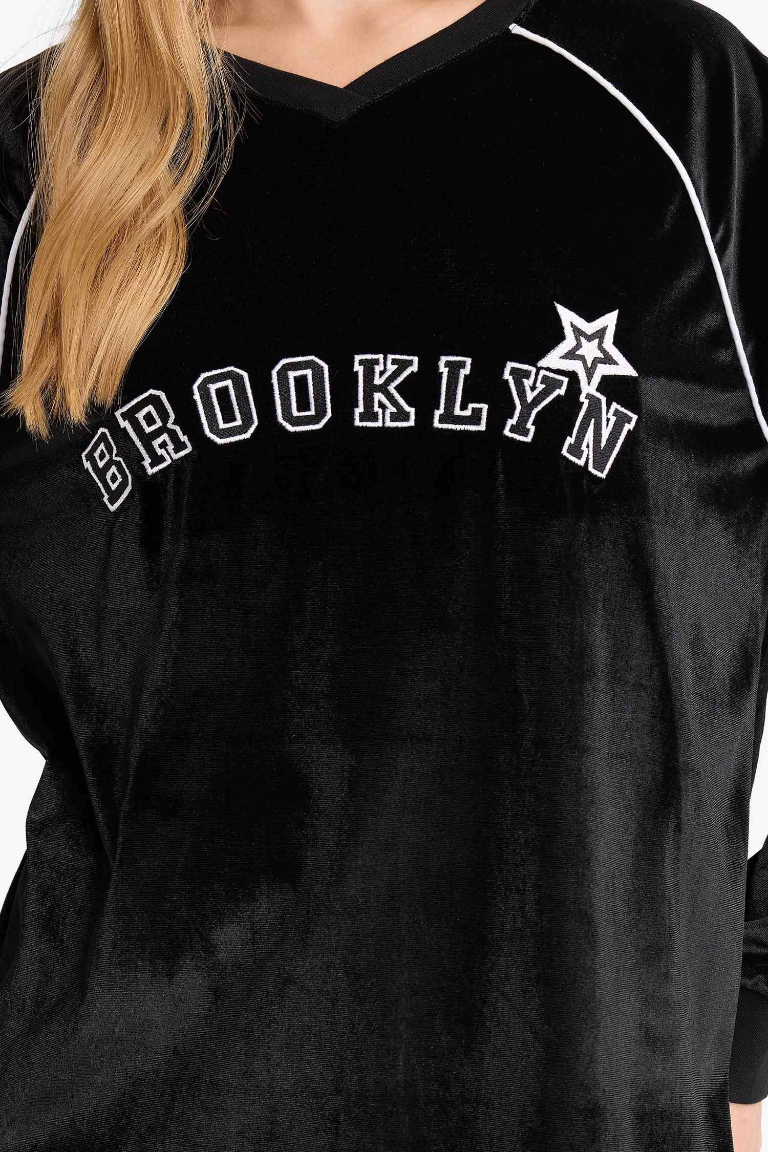 Oversize Wide Fit V-Neck Printed Velvet Sweatshirt