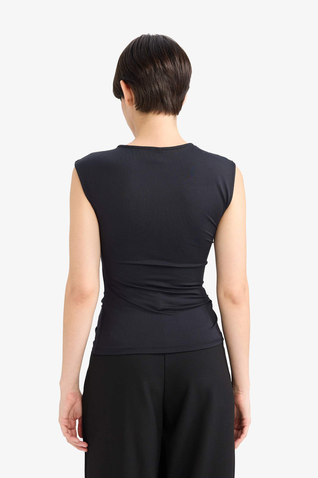 Slim Fit Narrow Cut Crew Neck Sleeveless Blouse with Lace Detail