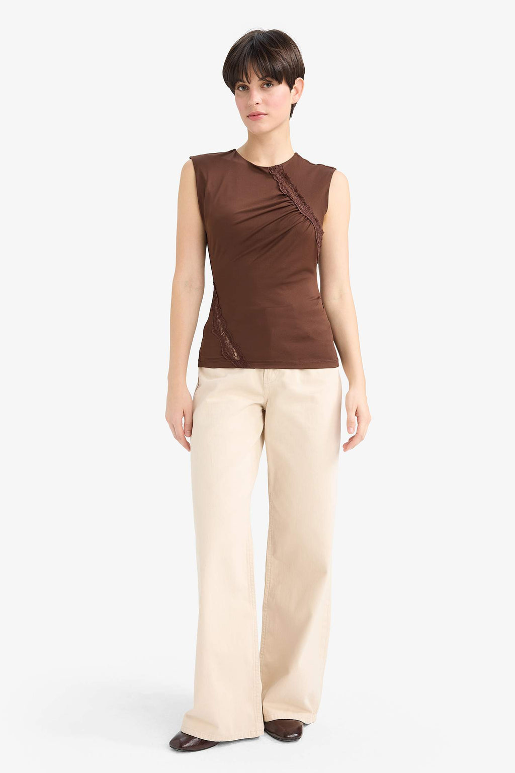 Slim Fit Narrow Cut Crew Neck Sleeveless Blouse with Lace Detail