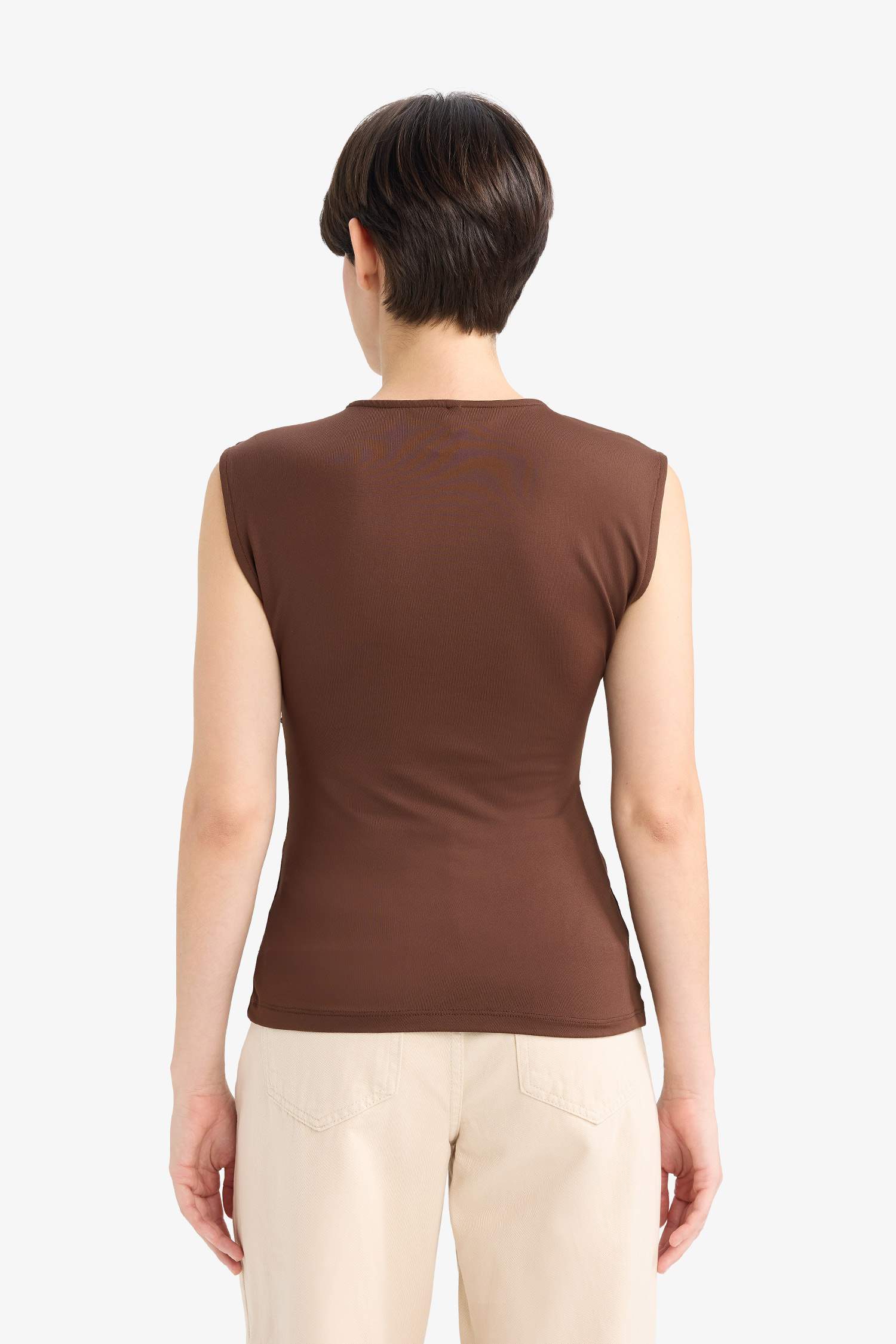 Slim Fit Narrow Cut Crew Neck Sleeveless Blouse with Lace Detail