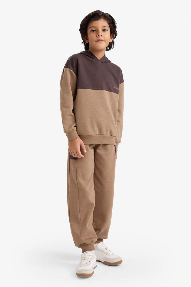 Boys Cargo Fit Sweatpants with Elastic Waistband Main Image