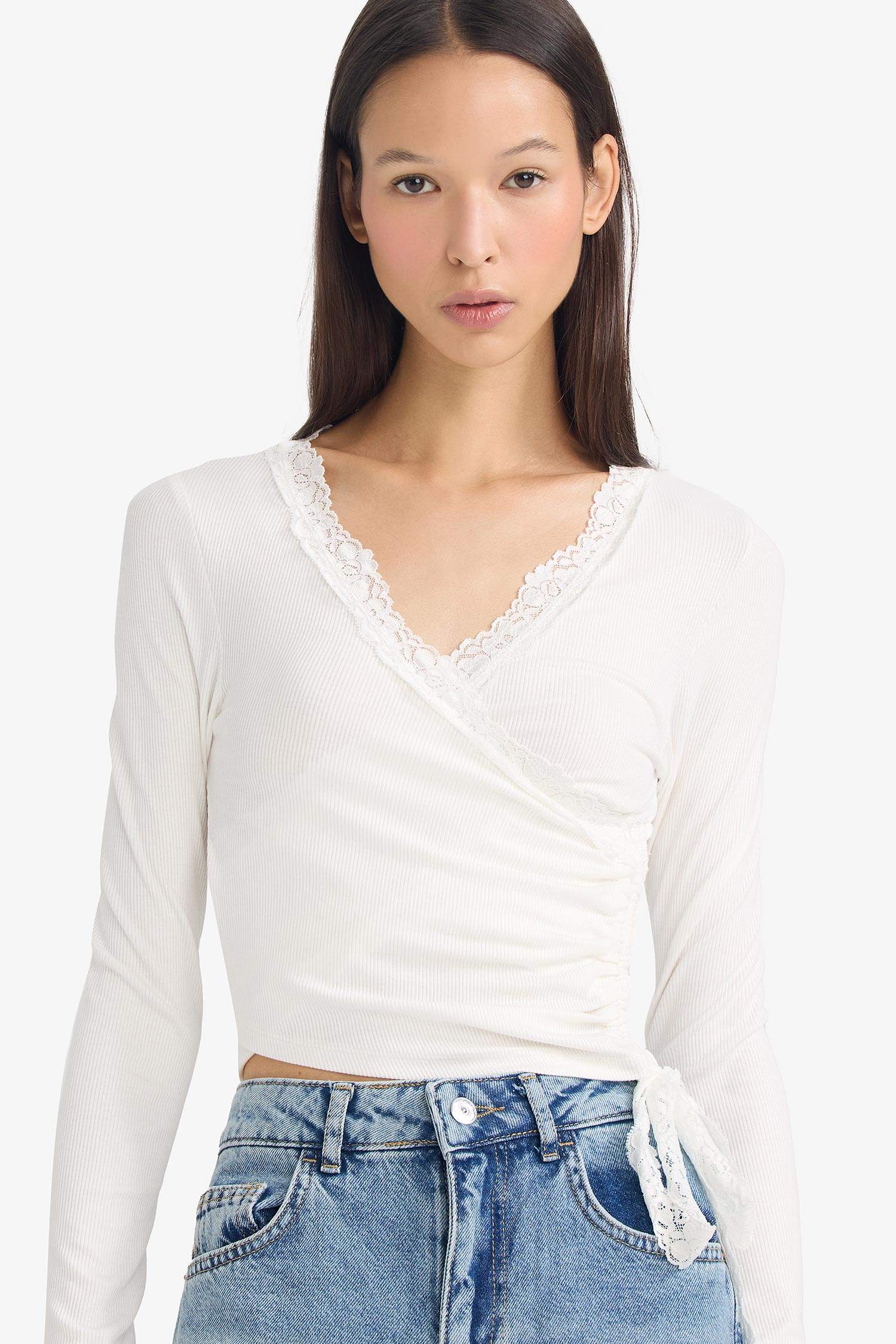 Fitted V-Neck Long-Sleeve T-Shirt with Lace Detail