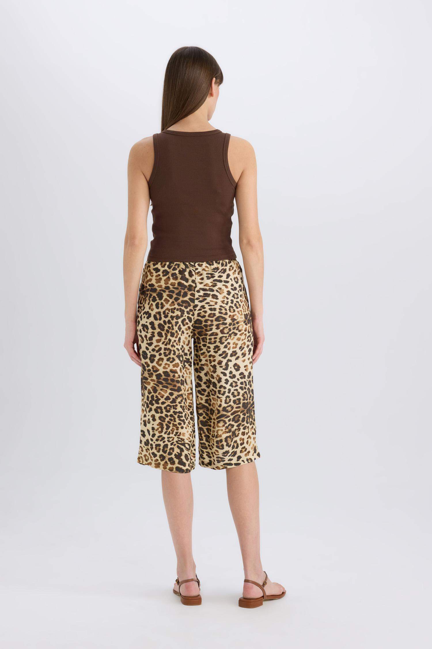 High Waist Elastic Leopard Viscose Capri