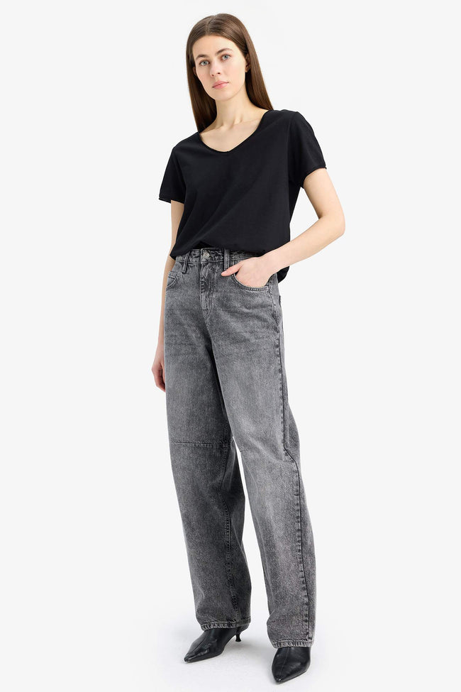 Regular Fit V Neck Basic Short Sleeve T-Shirt Main Image