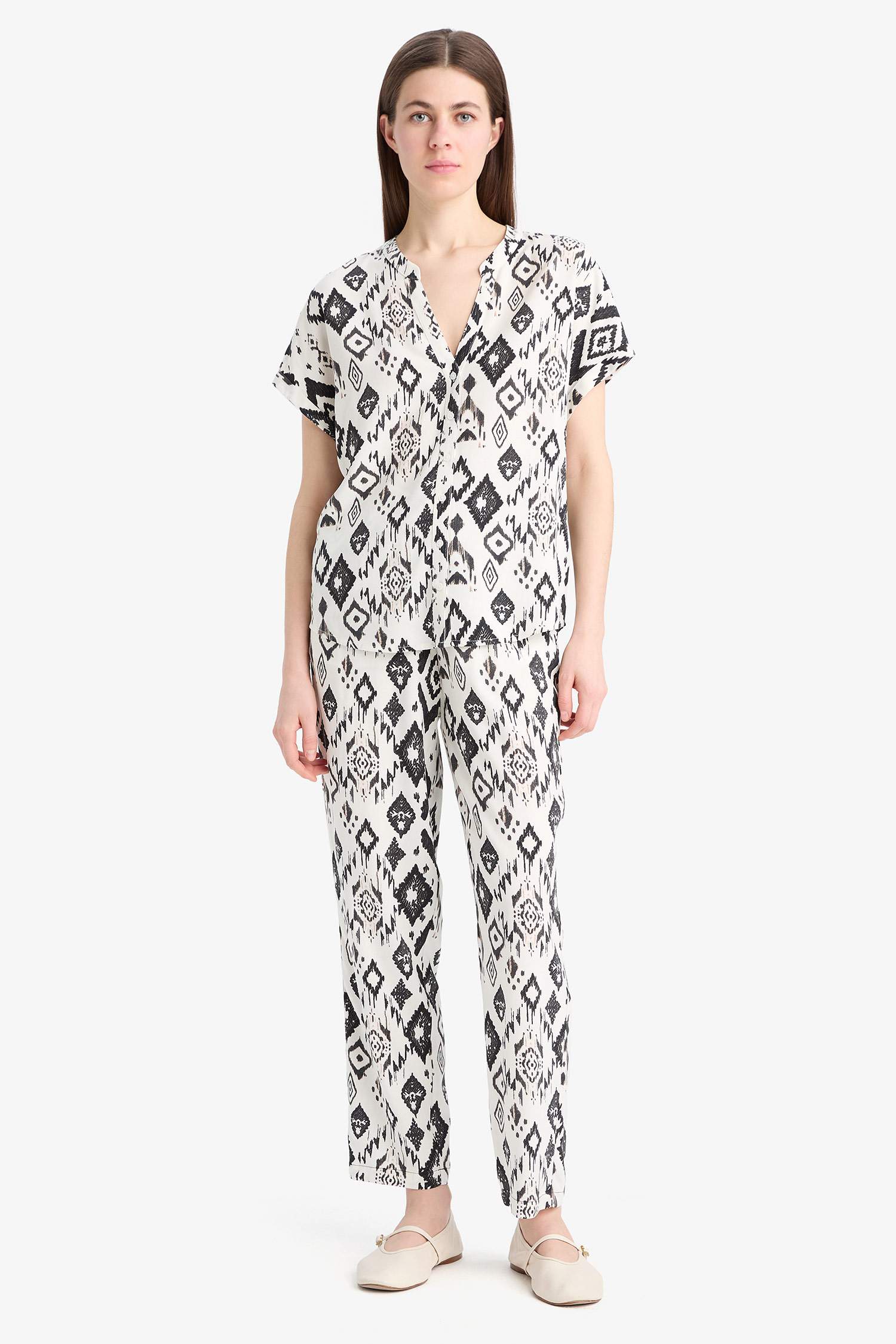 Regular Fit Crew Neck Printed Short Sleeve Shirt